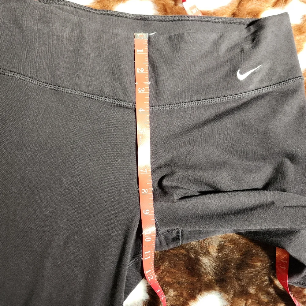 Nike DriFit Black Leggings Cropped Size L
